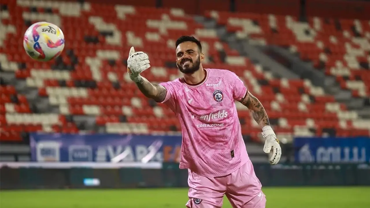 Mantan Kiper Arema Fc Lucas Frigeri Berpeluang Debut Saat Isenmulang Fc Menjamu Persebaya