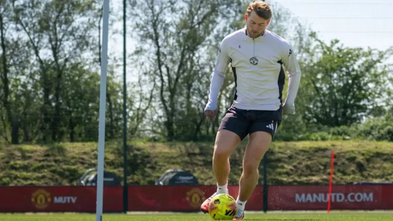 Matthijs De Ligt Kembali Masuk Skuad Manchester United Hadapi Como Usai Jalani Pemulihan Panjang