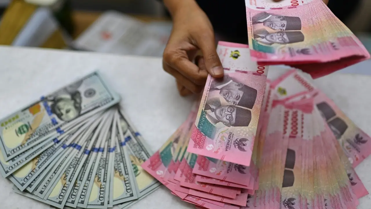 Nilai Tukar Rupiah Kembali Melemah ke Rp 18.071 pada Jumat 23 Oktober, Tekanan Pasar Valuta Asing Berlanjut