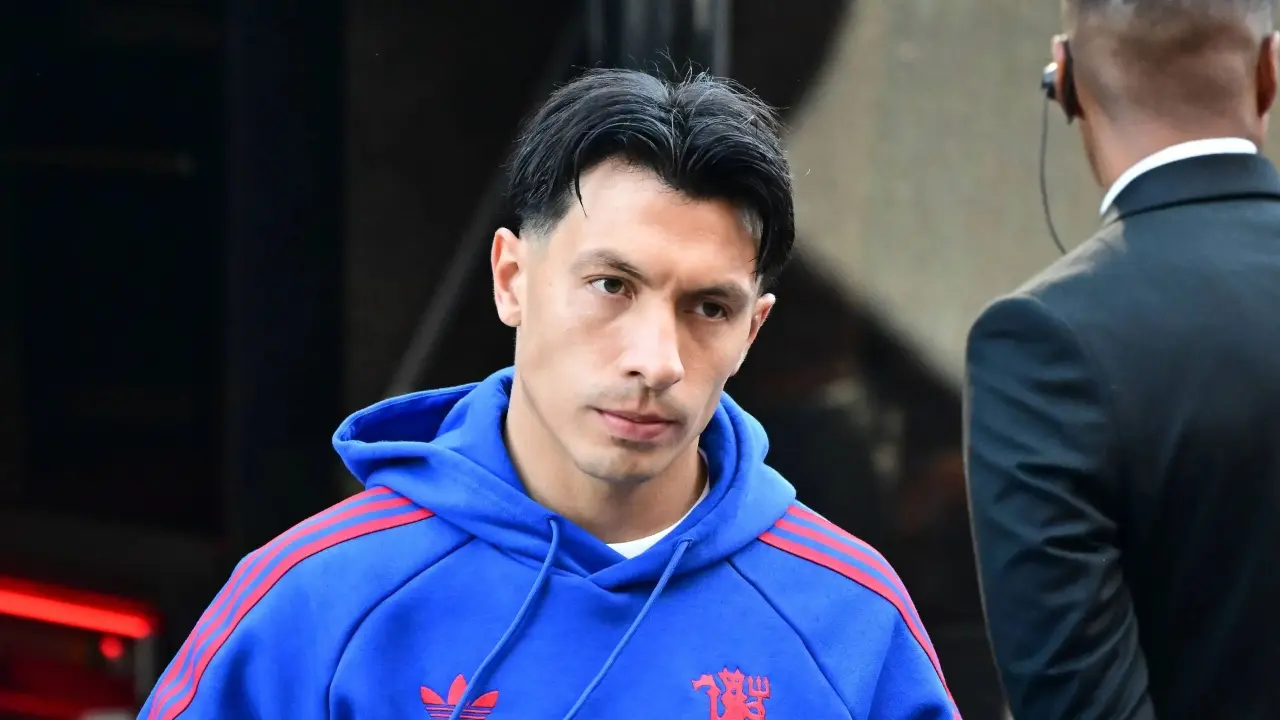Peter Schmeichel Buka Suara Soal Kritik Lisandro Martinez ke Manajemen Manchester United