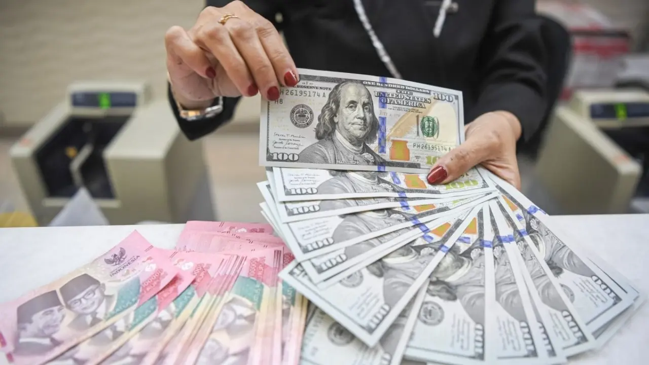 Rupiah Diprediksi Melemah ke Rp18.090 per Dolar AS pada 20 Oktober, Sentimen MSCI Jadi Sorotan Rupiah Diprediksi Melemah ke Rp18.090 per Dolar AS pada 20 Oktober, Sentimen MSCI Jadi Sorotan