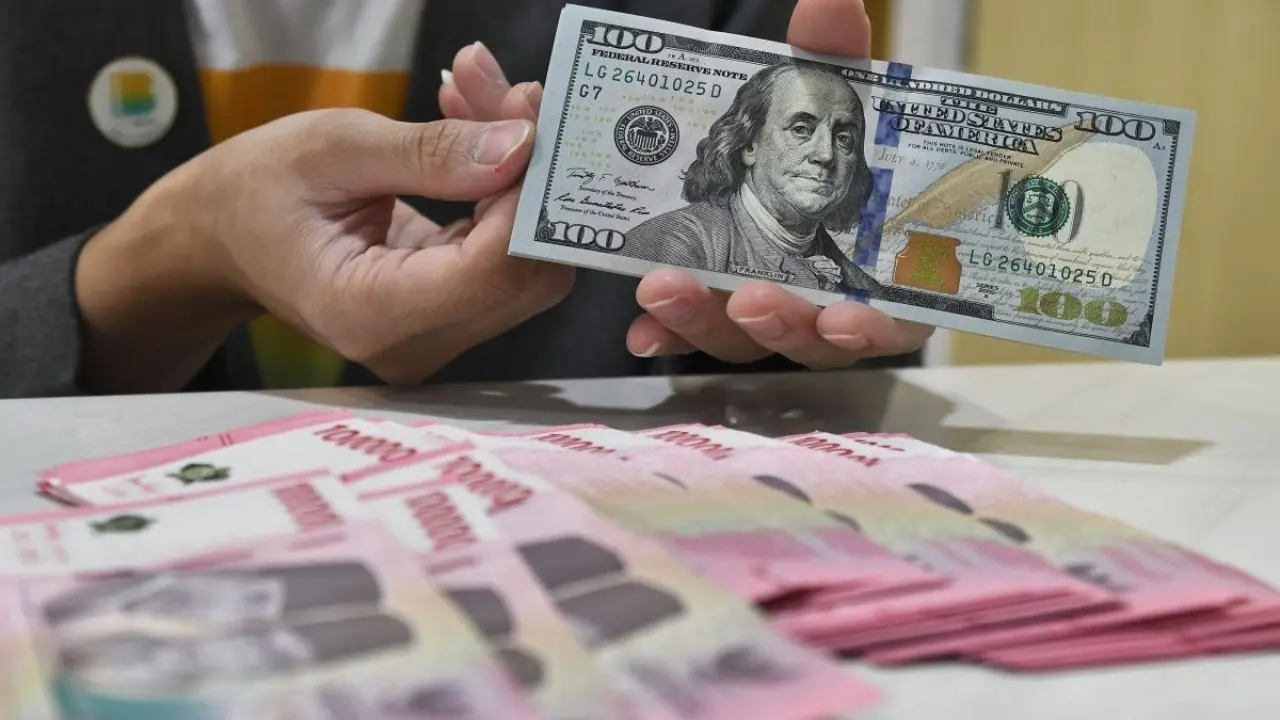 Rupiah Melemah ke Rp17.948 per Dolar AS, Investor Beralih ke Aset Aman di Tengah Ketegangan Global