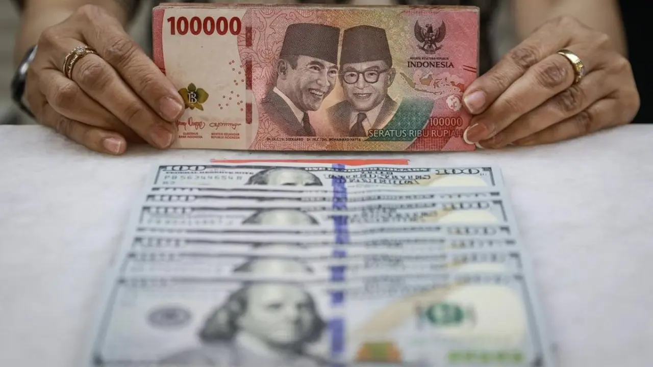 Rupiah Tertekan Reli Dolar AS, Ibrahim Assuaibi Prediksi Kurs Bisa Tembus Rp18.130 pada Senin 26 Oktober Rupiah Tertekan Reli Dolar AS, Ibrahim Assuaibi Prediksi Kurs Bisa Tembus Rp18.130 pada Senin 26 Oktober