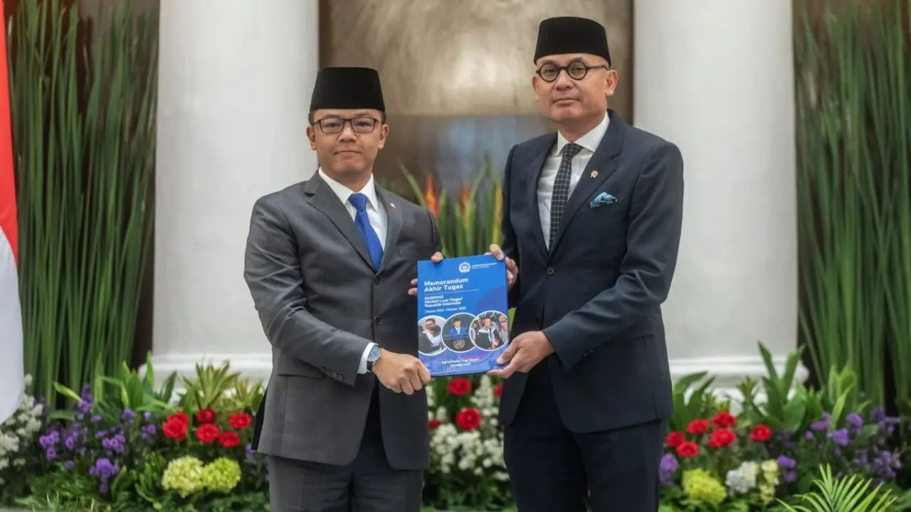 Sugiono Serahkan Jabatan Menlu Ri Kepada Arrmanatha Nasir Kini Beralih Tugas Sebagai Menko Pmk