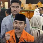Mendagri Berhentikan Ade Kuswara Kunang dari Jabatan Bupati Bekasi Mendagri Berhentikan Ade Kuswara Kunang dari Jabatan Bupati Bekasi