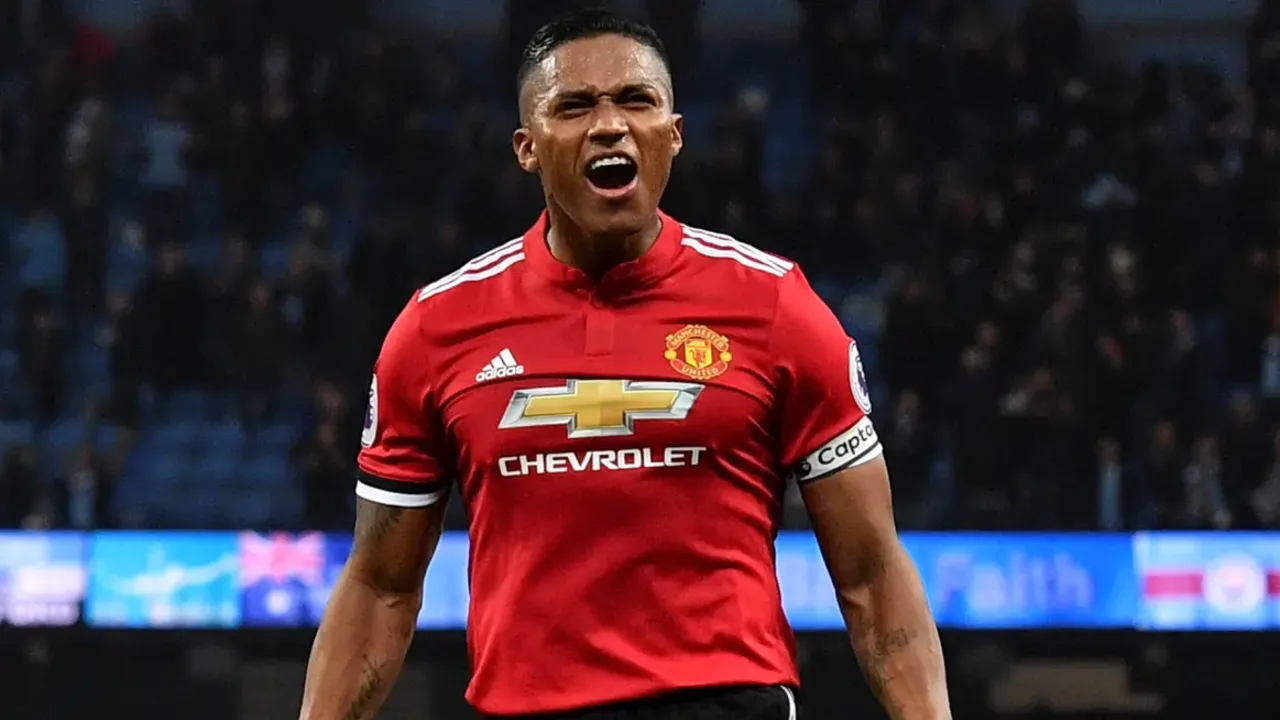 Antonio Valencia Minta Suporter MU Realistis Soal Peluang Trofi Musim Ini Antonio Valencia Minta Suporter MU Realistis Soal Peluang Trofi Musim Ini