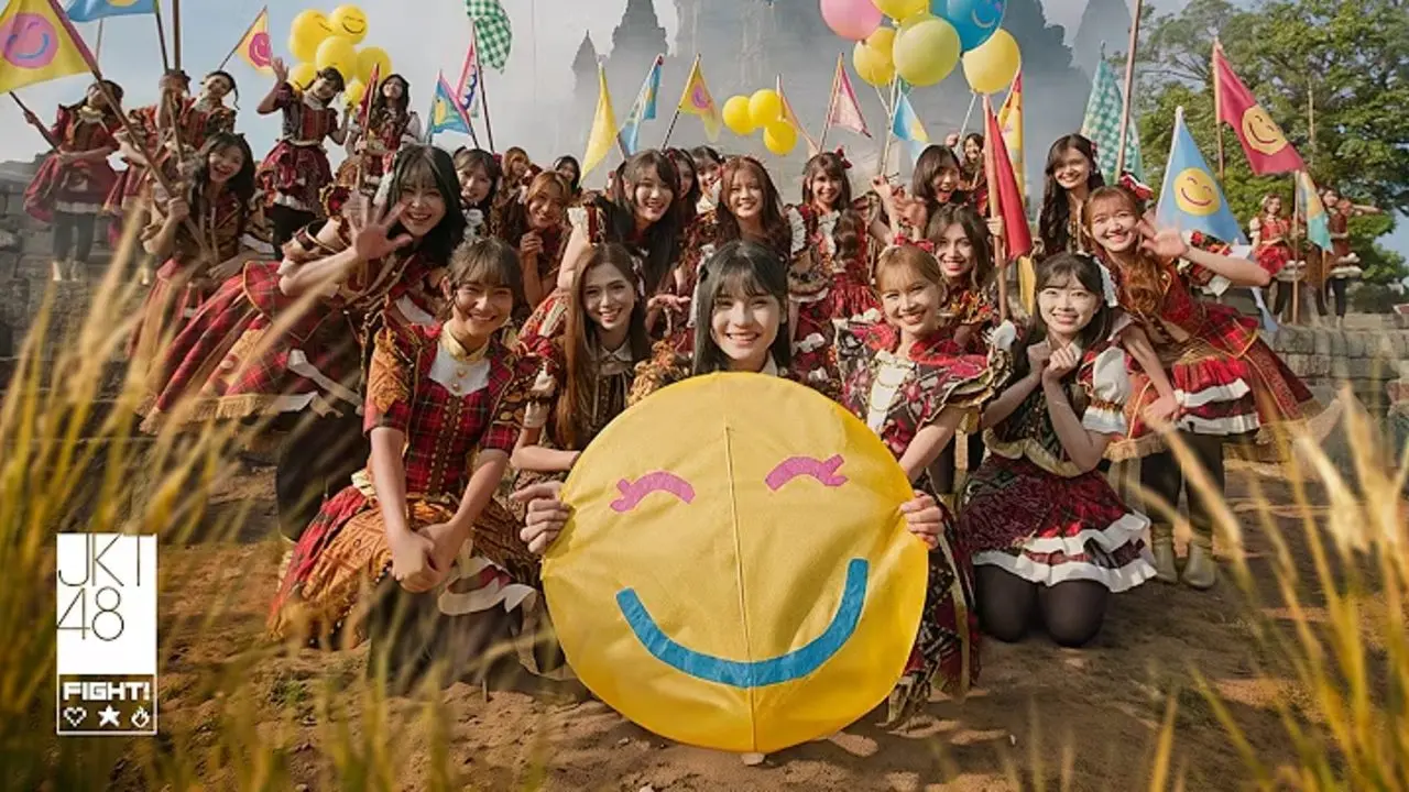 JKT48 Rilis Ayo Senyumlah, Trisha Jadi Center dan 40 Member Tampil di MV JKT48 Rilis Ayo Senyumlah, Trisha Jadi Center dan 40 Member Tampil di MV