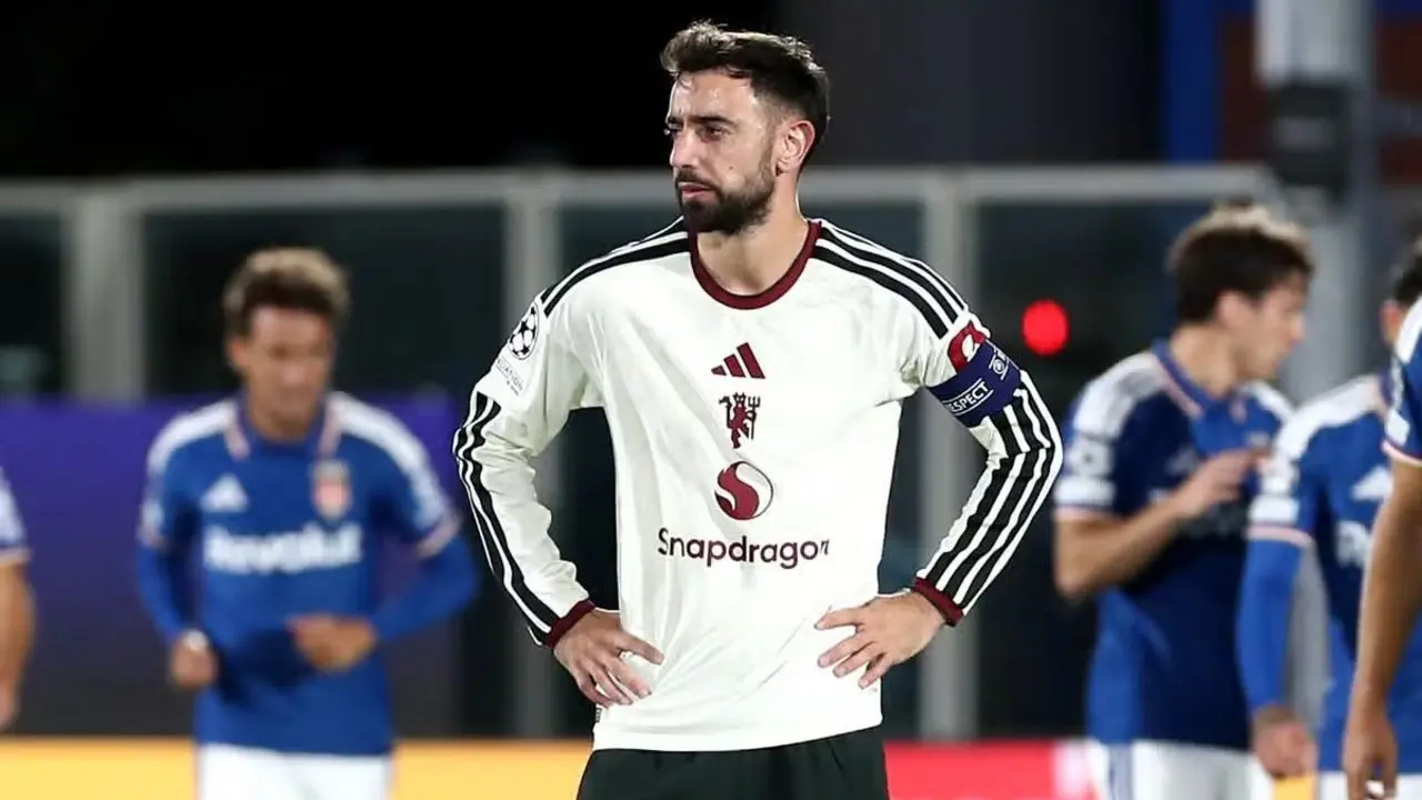 Carragher Kecam Sikap Bruno Fernandes Usai MU Dibantai Como