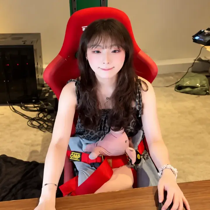 Viral Aksi Fanqie Jiang Ye Streamer Jungkir Balik Seharga Rp115 Ribu di China