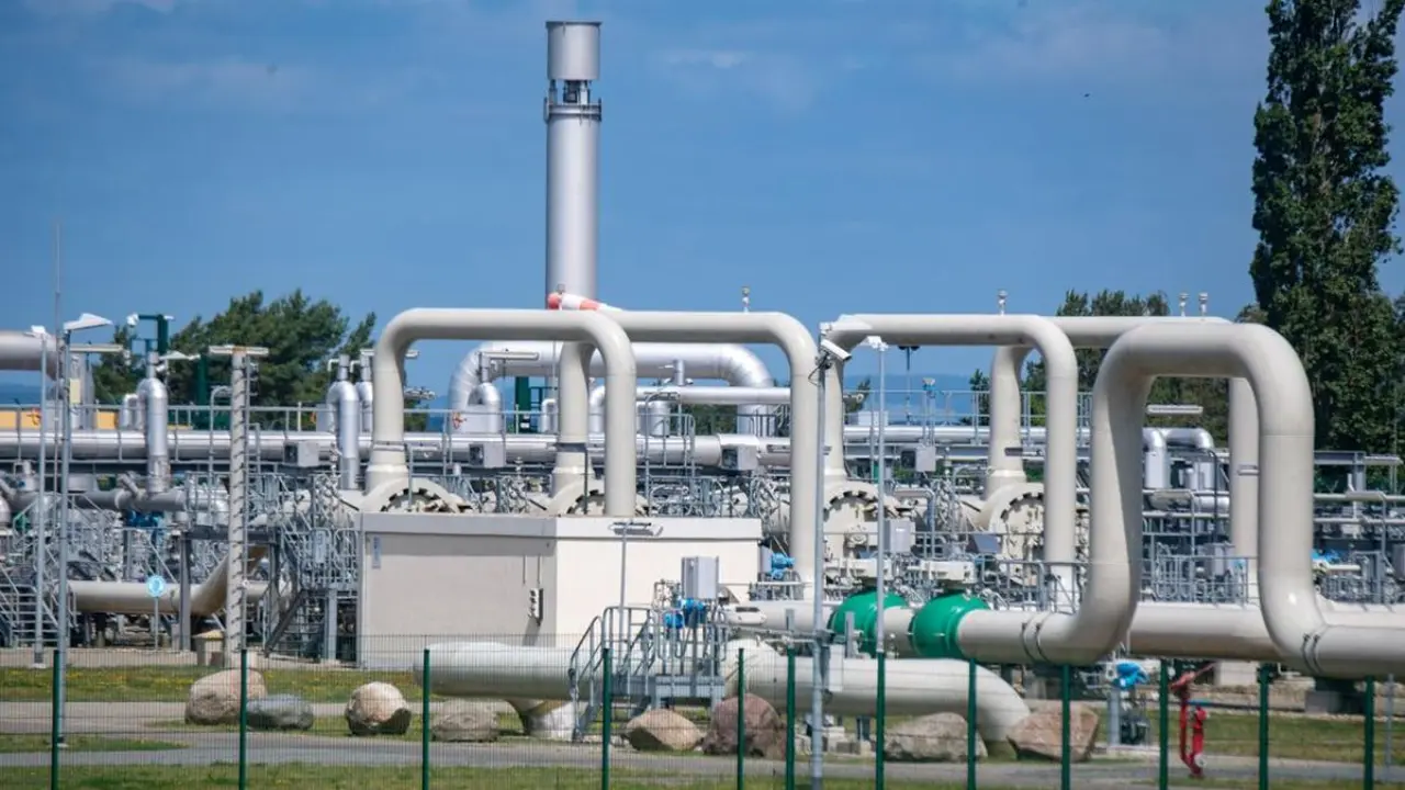 Respons PM Singapura Usai Indonesia Pangkas Ekspor Gas Alam
