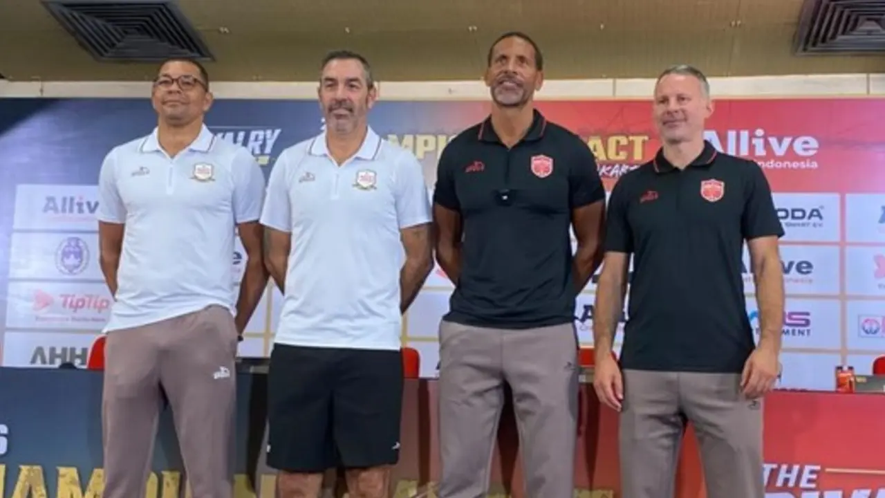 Gilberto Silva Robert Pires Rio Ferdinand Dan Ryan Giggs