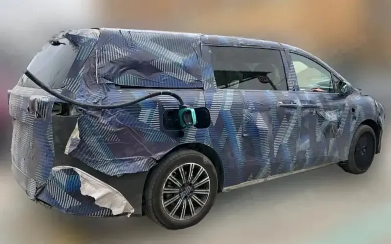 MPV BYD M9