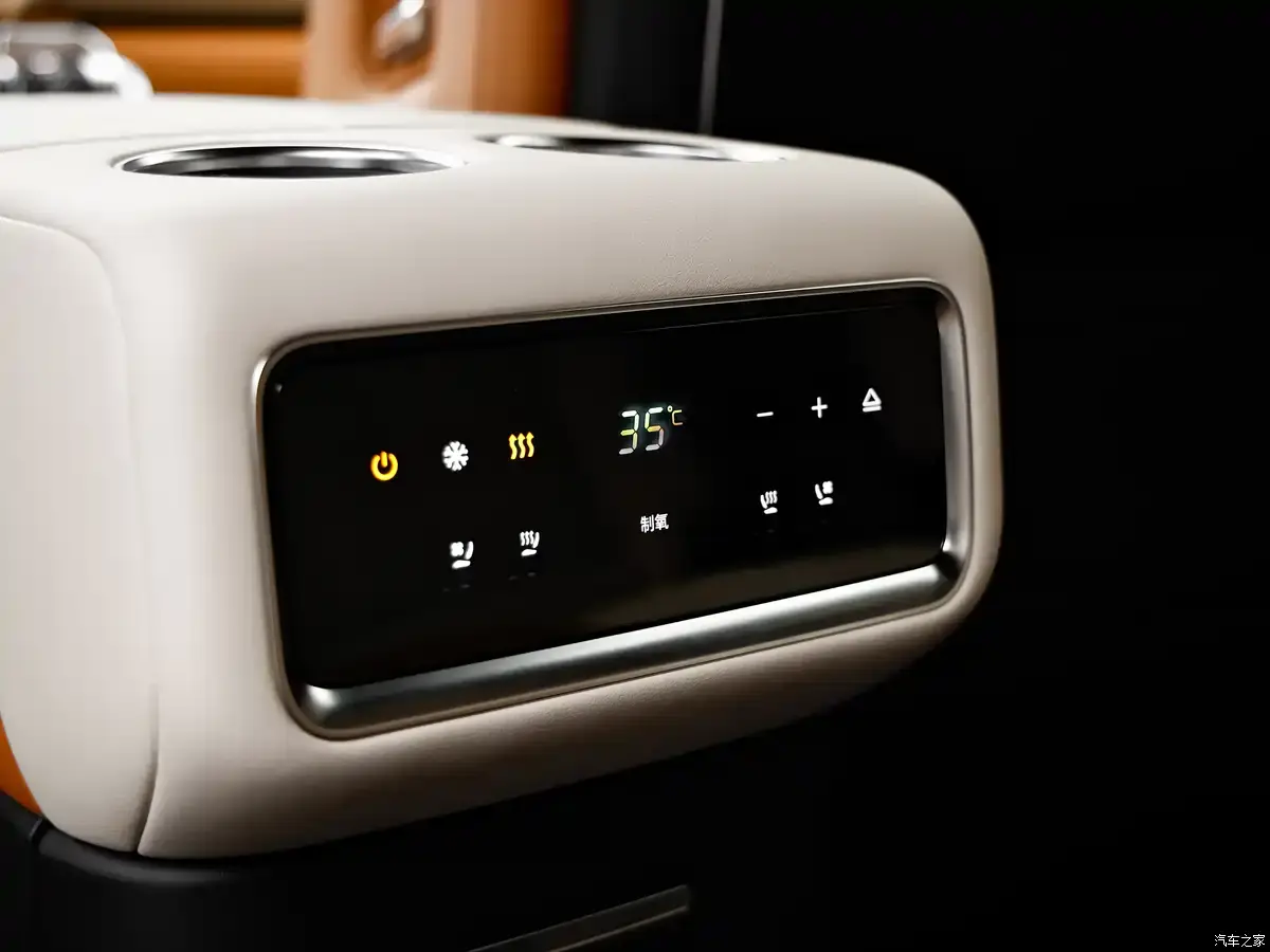 Geely Battleship 700 atau Geely Galaxy Zhanjian 700
