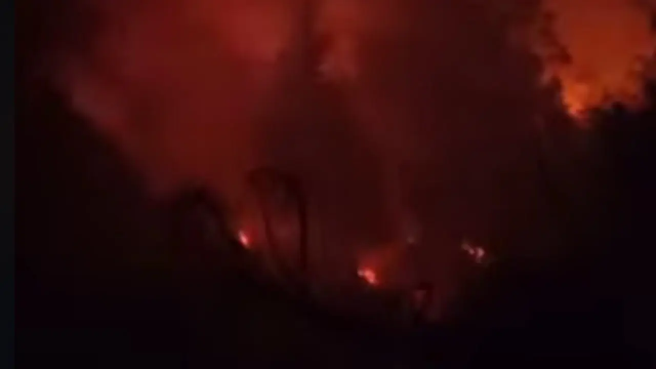 Gunung Pakuwojo Wonosobo Kembali Terbakar, Api Meluas akibat Angin Kencang Gunung Pakuwojo Wonosobo Kembali Terbakar, Api Meluas akibat Angin Kencang
