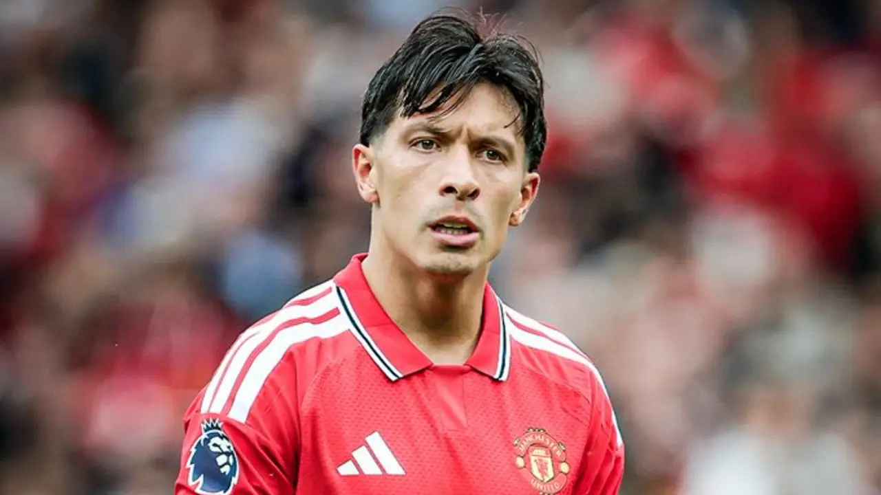 Carrick Sebut Masalah Lisandro Martinez dan Direktur MU Sudah Clear Carrick Sebut Masalah Lisandro Martinez dan Direktur MU Sudah Clear
