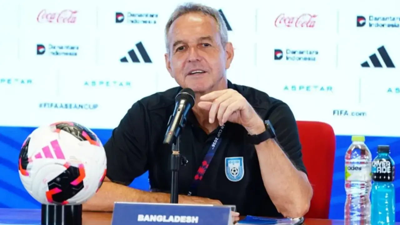 Pelatih Timnas Bangladesh Thomas Dooley.