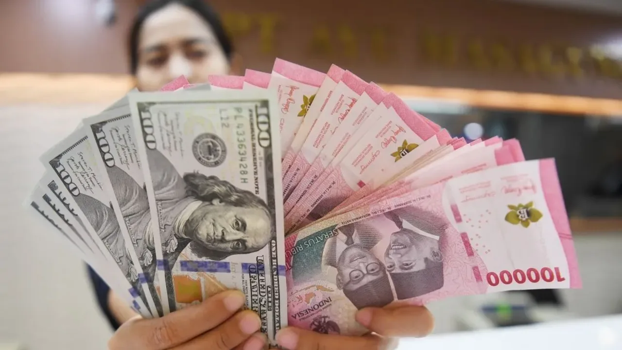 Rupiah Hari Ini 19 Oktober Ditutup Melemah ke Level Rp 18.046 per Dolar AS Rupiah Hari Ini 19 Oktober Ditutup Melemah ke Level Rp 18.046 per Dolar AS