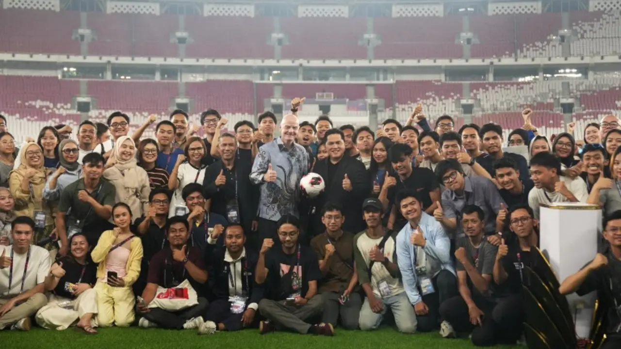 Presiden Fifa Gianni Infantino Bersama Ketum Pssi Erick Thohir Meninjau Stadion Utama Gbk