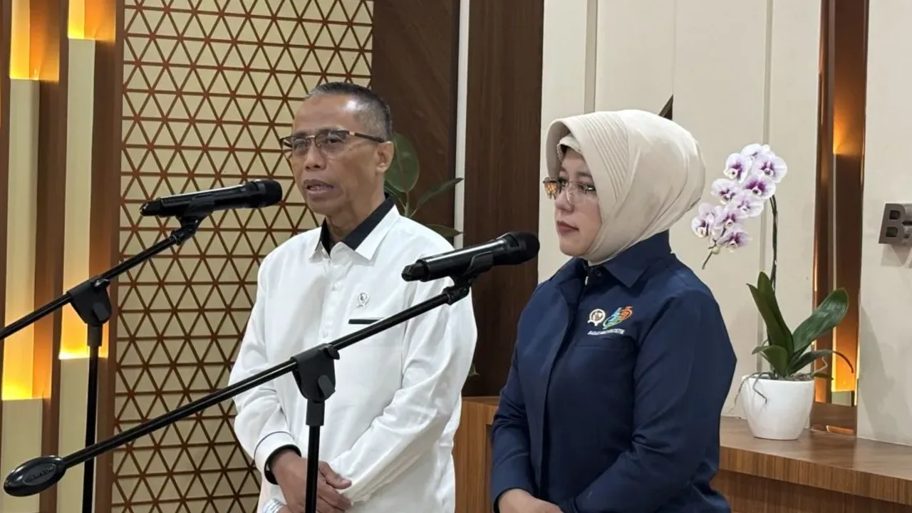 Wakil Menteri Koordinator Bidang Perekonomian Dradjad Hari Wibowo Dan Kepala Badan Pusat S